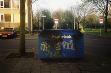 108647 Afbeelding van een papierbak op de Nigerdreef te Utrecht.N.B. De foto is gemaakt door Kevin van Beek. Hij ...